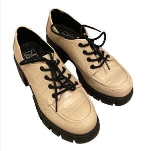 DIRTY LAUNDRY PLATFORM SHOES . Size 7 . New